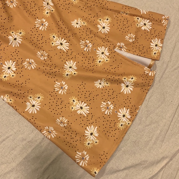 Gold flower mini dress - Picture 3 of 3